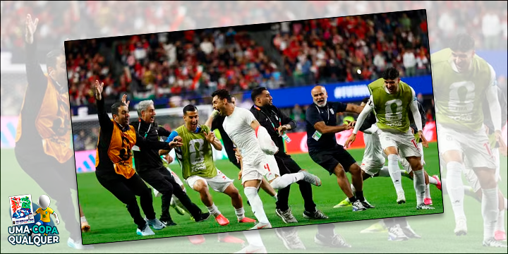 Irã comemora muito o gol que na sequência foi anulado pelo VAR -Foto: REUTERS
